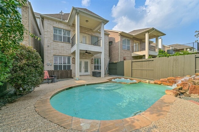 5453 Fairdale Ln