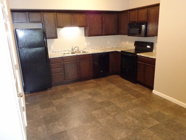 4002 University Ave, Unit 6 in Waterloo, IA - Building Photo - Building Photo