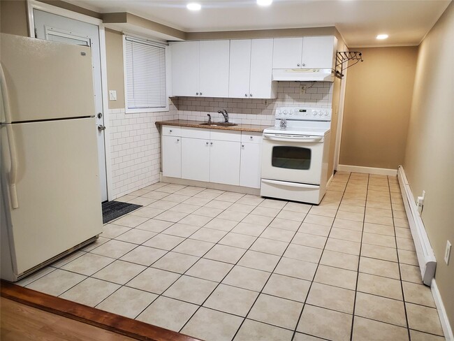 155 S 15th St in Lindenhurst, NY - Building Photo - Building Photo