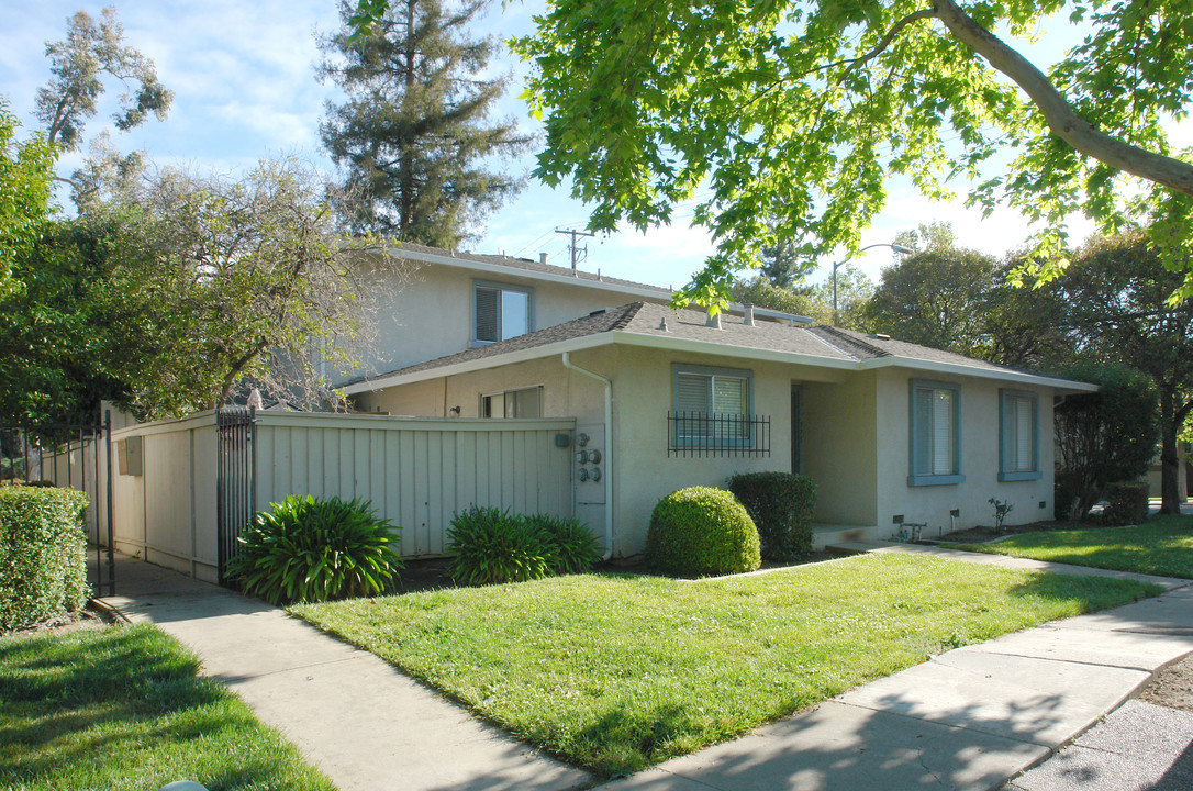 775 W Valley Dr in Campbell, CA - Foto de edificio