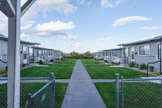 River Vista Apartments in Kennewick, WA - Building Photo - Building Photo