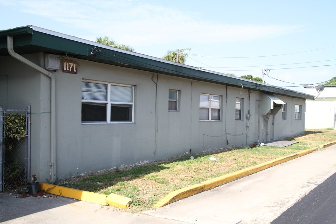 1171 Old Dixie Hwy in Vero Beach, FL - Building Photo