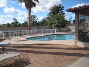 7815 E Thunderbird Rd in Scottsdale, AZ - Foto de edificio - Building Photo