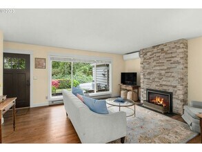 8550 SW 10th Ave in Portland, OR - Building Photo - Building Photo