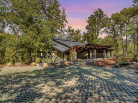 6805 Highway 30W in The Dalles, OR - Building Photo