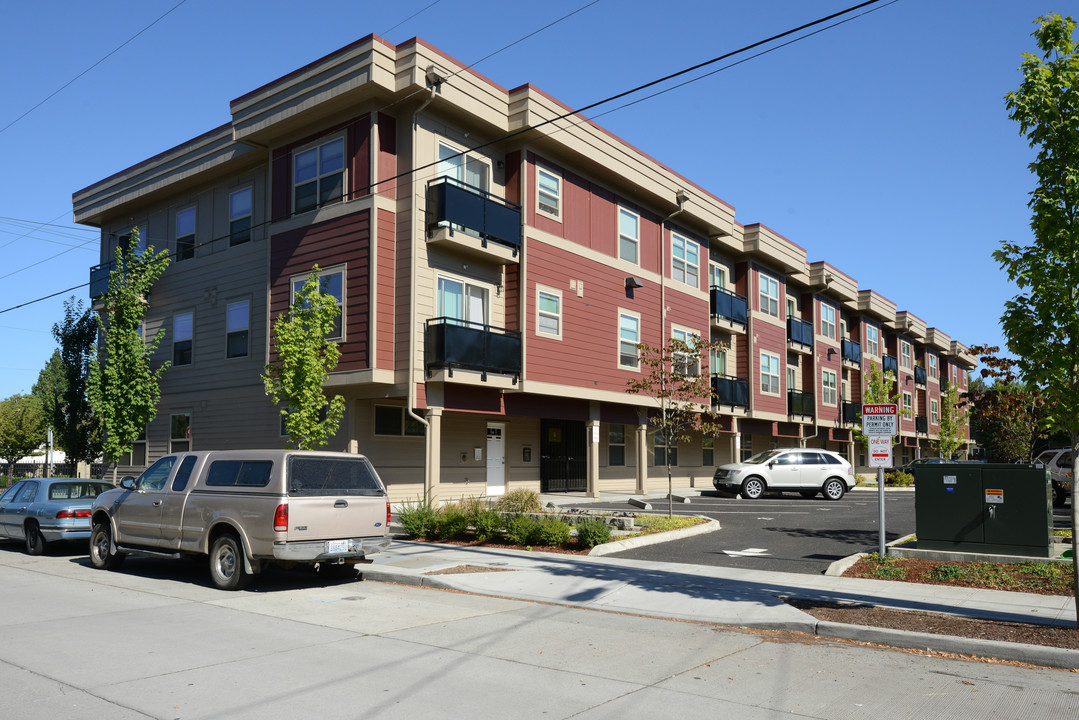 Louis York Apartments in Portland, OR - Building Photo