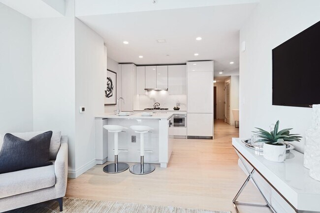 135 Seaport Blvd, Unit 908 in Boston, MA - Foto de edificio - Building Photo