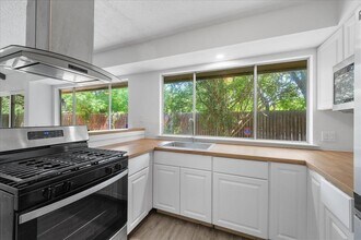 7505 Shadywood Dr in Austin, TX - Building Photo - Building Photo