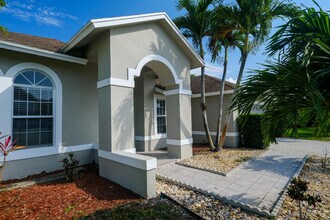 12795 Kingsway Rd in Wellington, FL - Building Photo - Building Photo