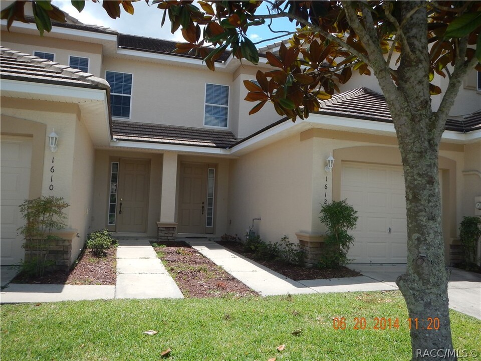 1612 W Spring Meadow Loop in Lecanto, FL - Building Photo