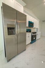 717 NW 19th Terrace in Cape Coral, FL - Foto de edificio - Building Photo