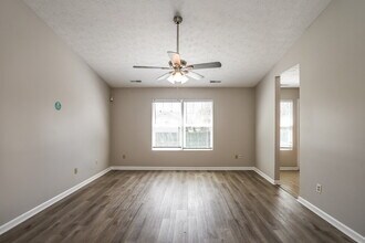 12719 Spurrington Way in Indianapolis, IN - Foto de edificio - Building Photo