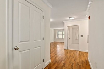 327 Centre St, Unit #203 in Boston, MA - Foto de edificio - Building Photo