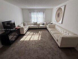 2225 Monroe St in Hollywood, FL - Building Photo