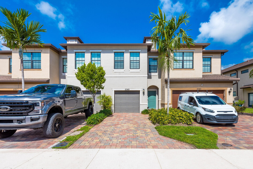2349 Post St in Palm Springs, FL - Building Photo