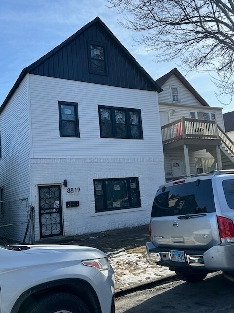 property at 8819 S Escanaba Ave