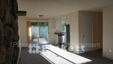 2221 NE Lexington Dr in Bremerton, WA - Building Photo - Building Photo