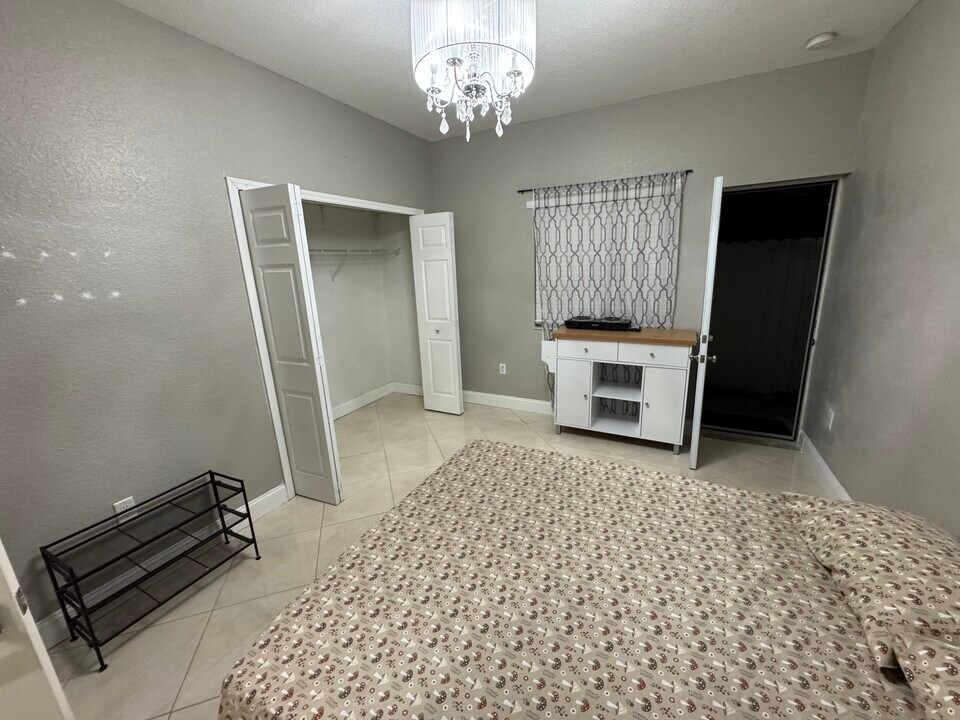 19880 NW 78th Path, Unit Room for Rent in Hialeah, FL - Building Photo