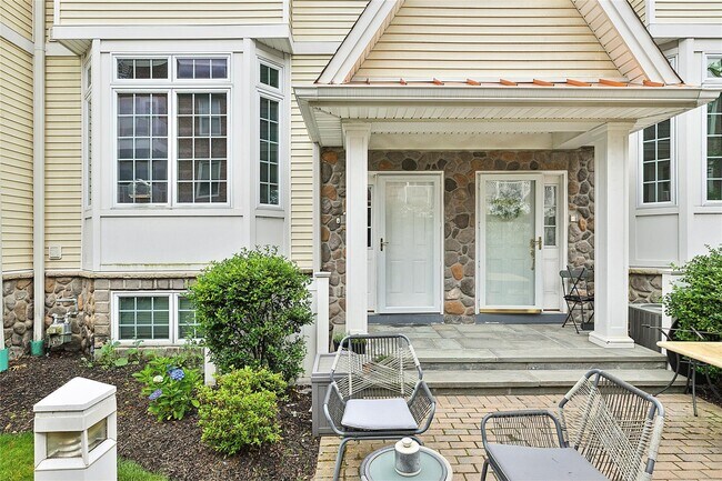 106 Morris Ave in Rockville Centre, NY - Building Photo - Building Photo