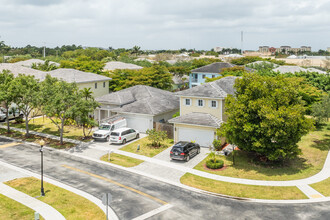 Windward Homes in Homestead, FL - Building Photo - Building Photo