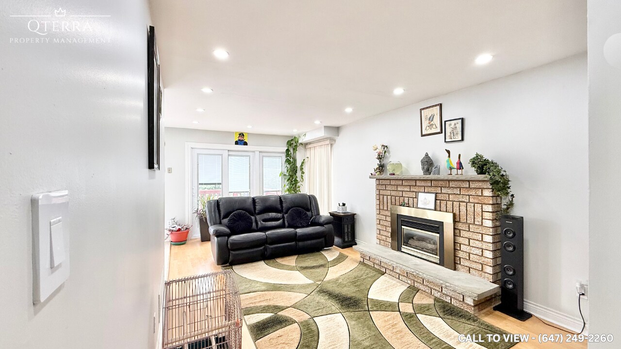 1-15 Lord Simcoe Dr in Brampton, ON - Building Photo