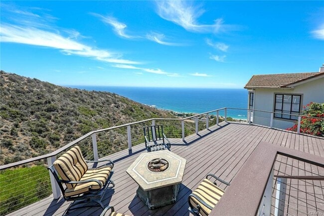 661 Nyes Pl in Laguna Beach, CA - Building Photo - Building Photo