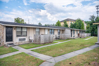 Oakwood Village in Augusta, GA - Building Photo - Building Photo