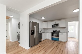 1806 Sussex St in Richmond, VA - Foto de edificio - Building Photo