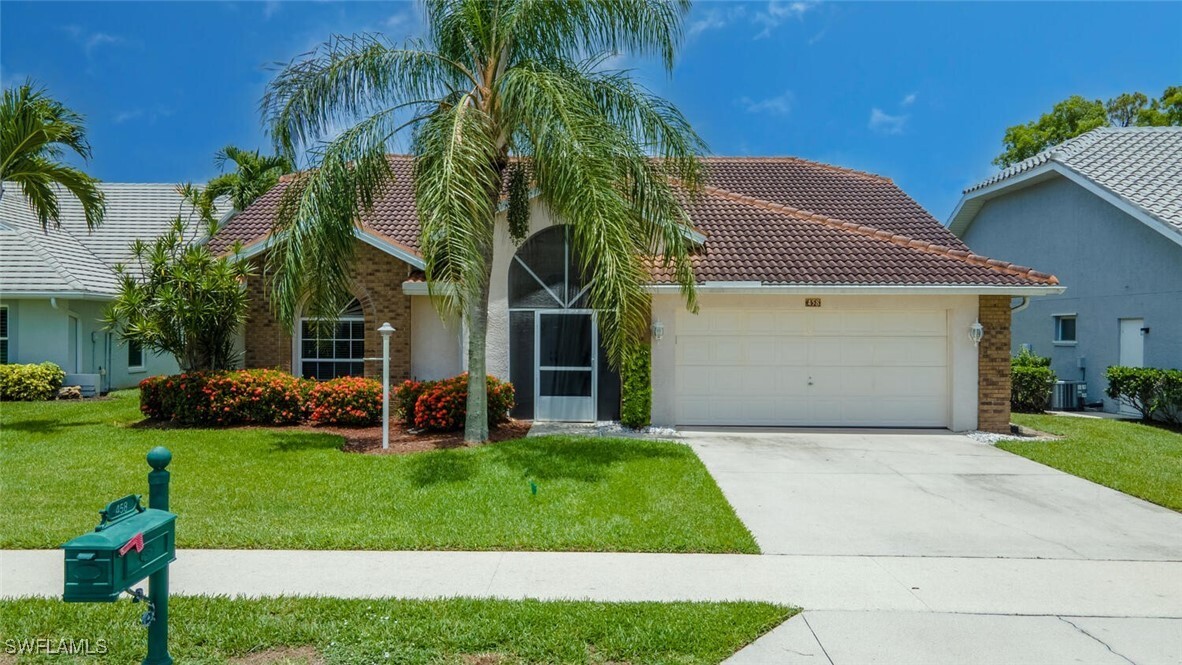 458 Countryside Dr in Naples, FL - Building Photo