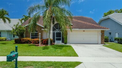 458 Countryside Dr in Naples, FL - Building Photo - Building Photo