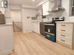 2527 Kingsberry Crescent in Mississauga, ON - Building Photo - Building Photo