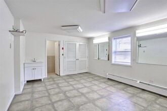 160 Saddle River Rd in Airmont, NY - Building Photo - Building Photo