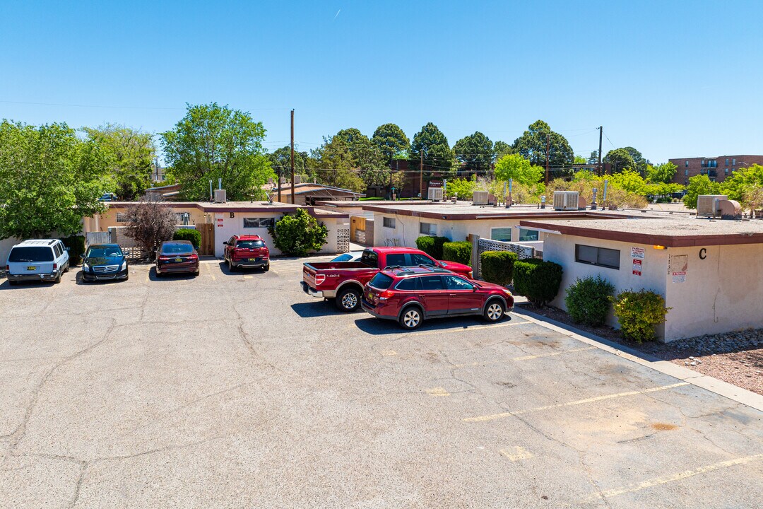 1132 Palomas Dr SE in Albuquerque, NM - Foto de edificio