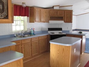 300 Litchfield Rd in Bowdoin, ME - Building Photo - Building Photo