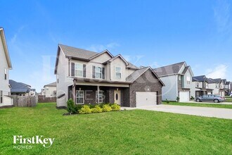 1561 Kestrel Dr in Clarksville, TN - Foto de edificio - Building Photo
