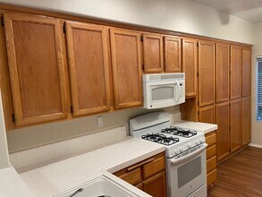 95 Camino del Oro in Rancho Santa Margarita, CA - Foto de edificio - Building Photo