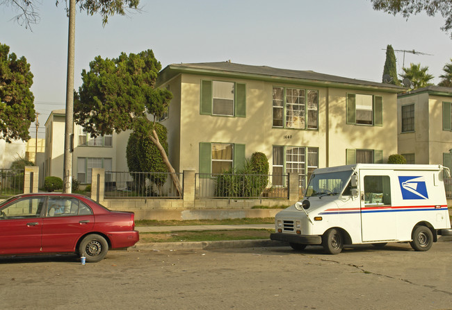 1636 S St Andrews Plz in Los Angeles, CA - Building Photo - Building Photo