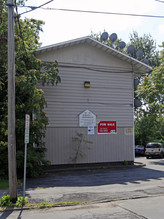 Holiday Commons in Syracuse, NY - Building Photo - Building Photo