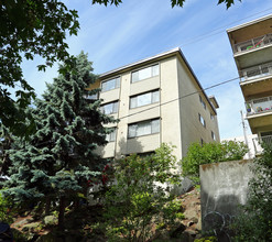 The Pali Apartment in Seattle, WA - Building Photo - Building Photo