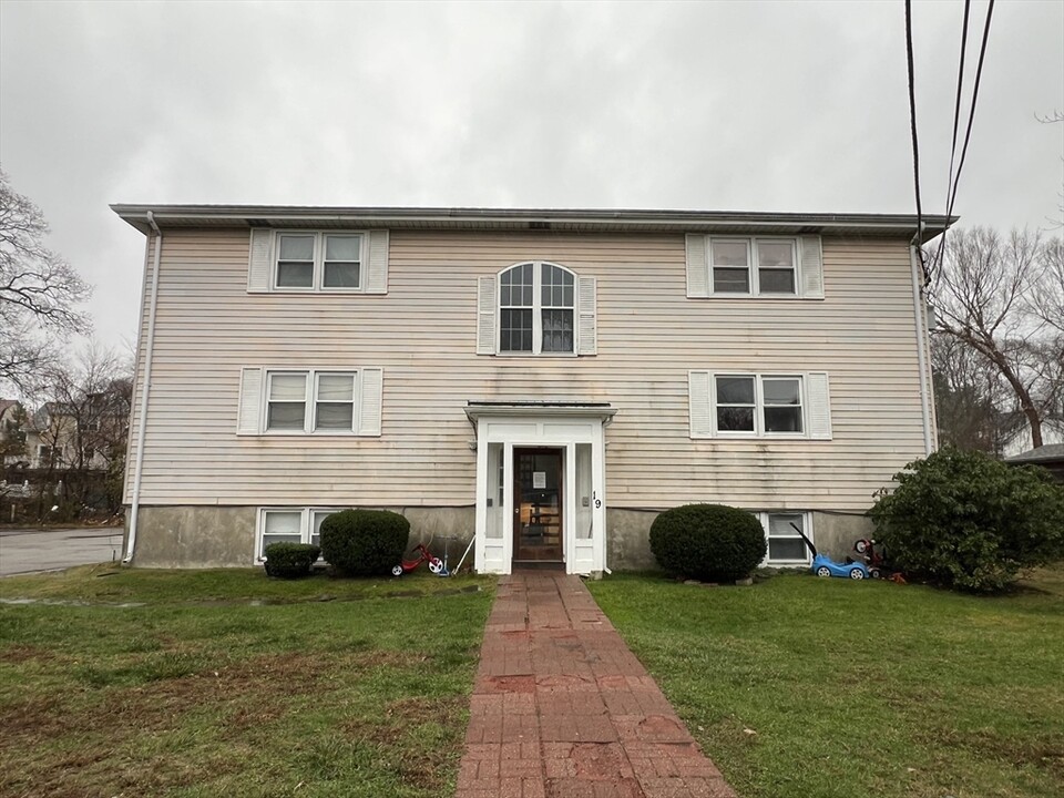 19 Elmwood Park in Quincy, MA - Building Photo