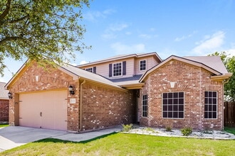 1006 Primrose Dr in Sanger, TX - Building Photo - Building Photo