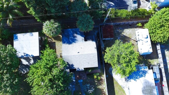 property at 1115 S M St