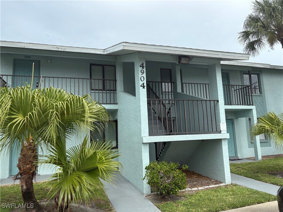 4904 Vincennes Ct in Cape Coral, FL - Building Photo