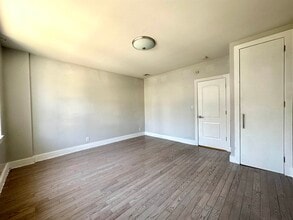 55 Wallis Ave in Jersey City, NJ - Building Photo - Building Photo