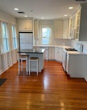 228 County Rd in Barrington, RI - Foto de edificio - Building Photo