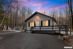 102 Winding Way in Albrightsville, PA - Building Photo