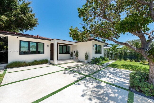 8959 Abbott Ave in Surfside, FL - Building Photo - Building Photo