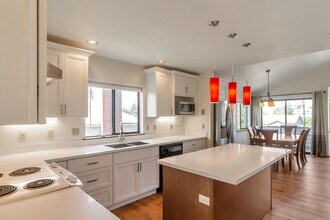2615 NW 86th St in Seattle, WA - Building Photo - Building Photo
