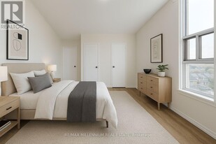 221 Melvin Ave in Hamilton, ON - Building Photo