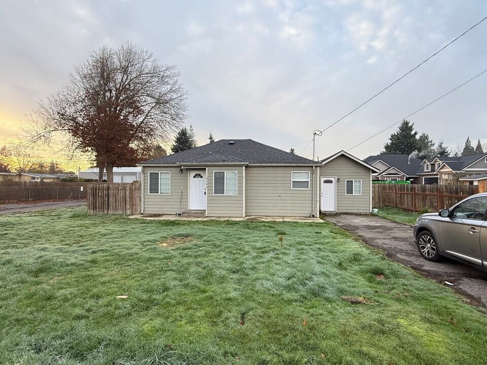 4146 Glenwood Dr SE in Salem, OR - Building Photo
